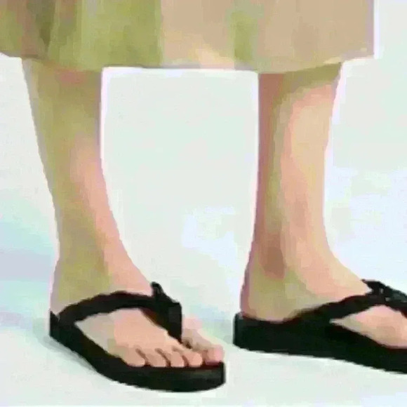 See By Chloe Women’s Flip Flop Sandals. Color: Black. Size: 8.5. OS - Picture 5 of 6